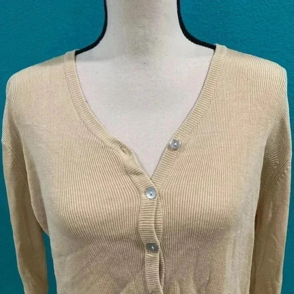 Savannah tan long sleeve sweater in size medium - Picture 2 of 5